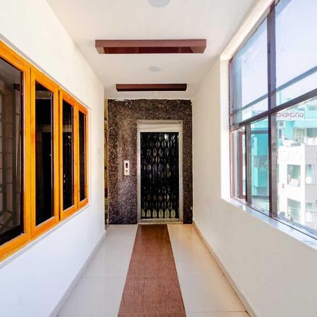 Oyo Surya Teja Residency Hotell Khammam Exteriör bild