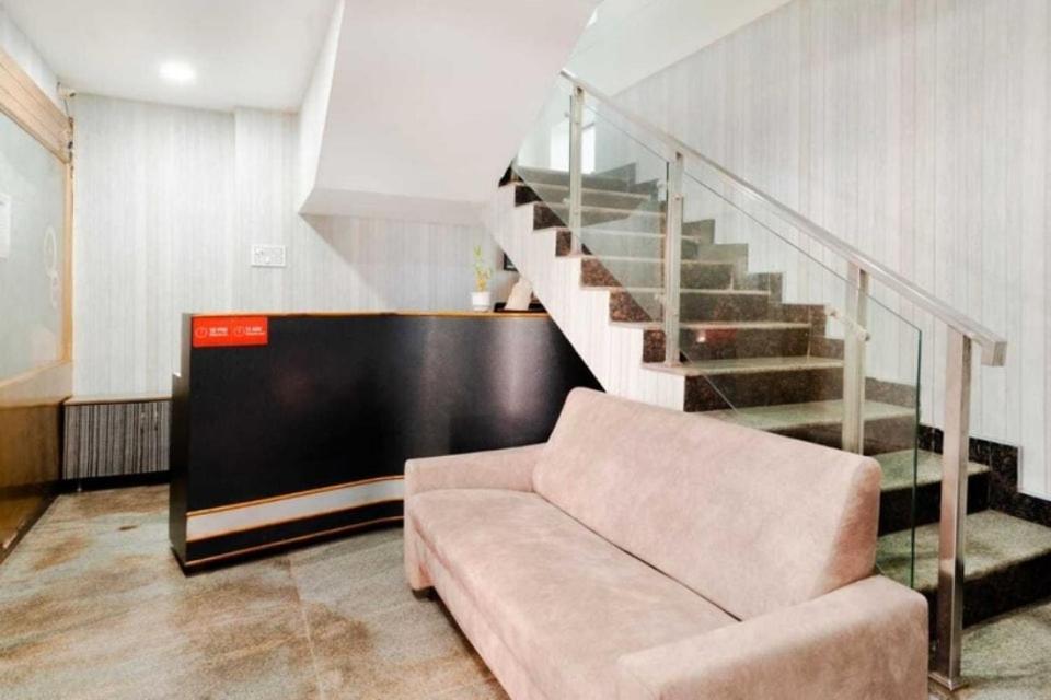 Oyo Surya Teja Residency Hotell Khammam Exteriör bild